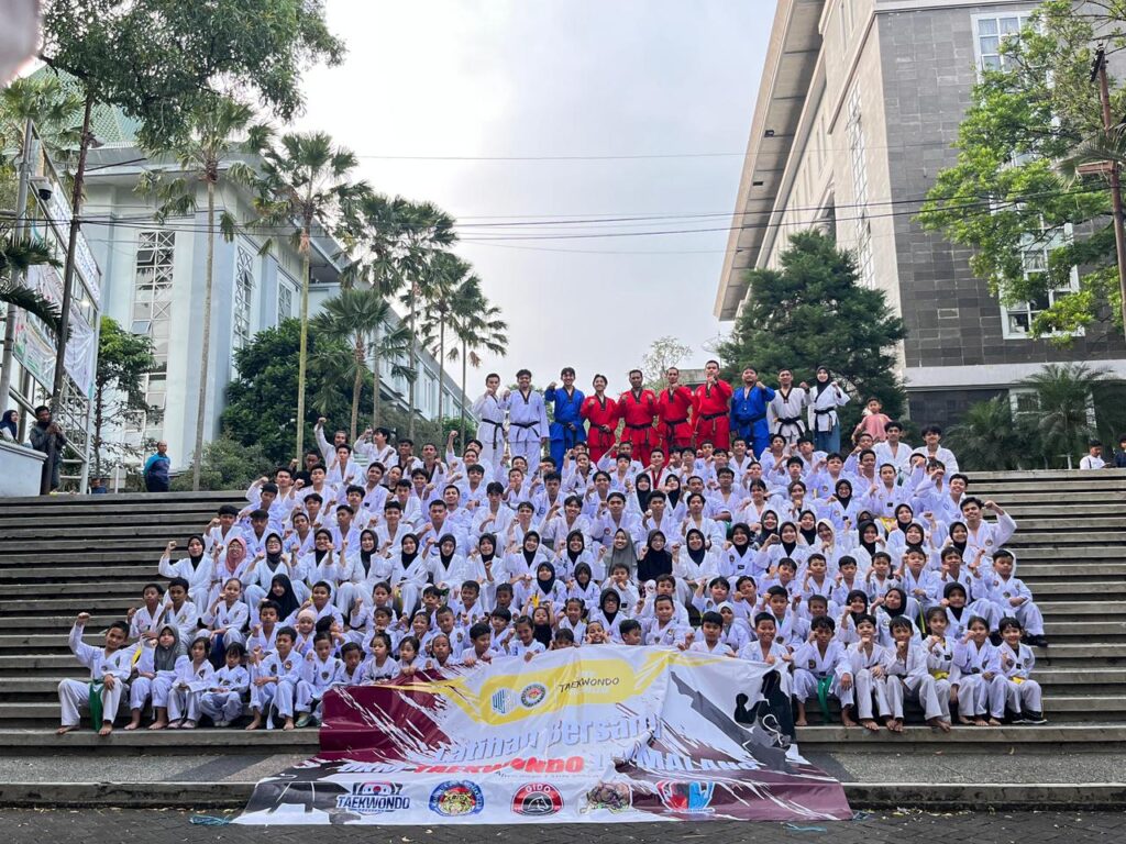 latihan bersama taekwondo