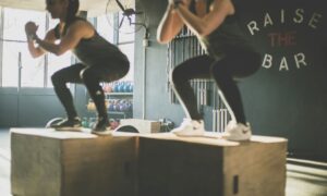 Cukup Gerakan Sederhana, Ini 6 Manfaat Rutin Melakukan Squat